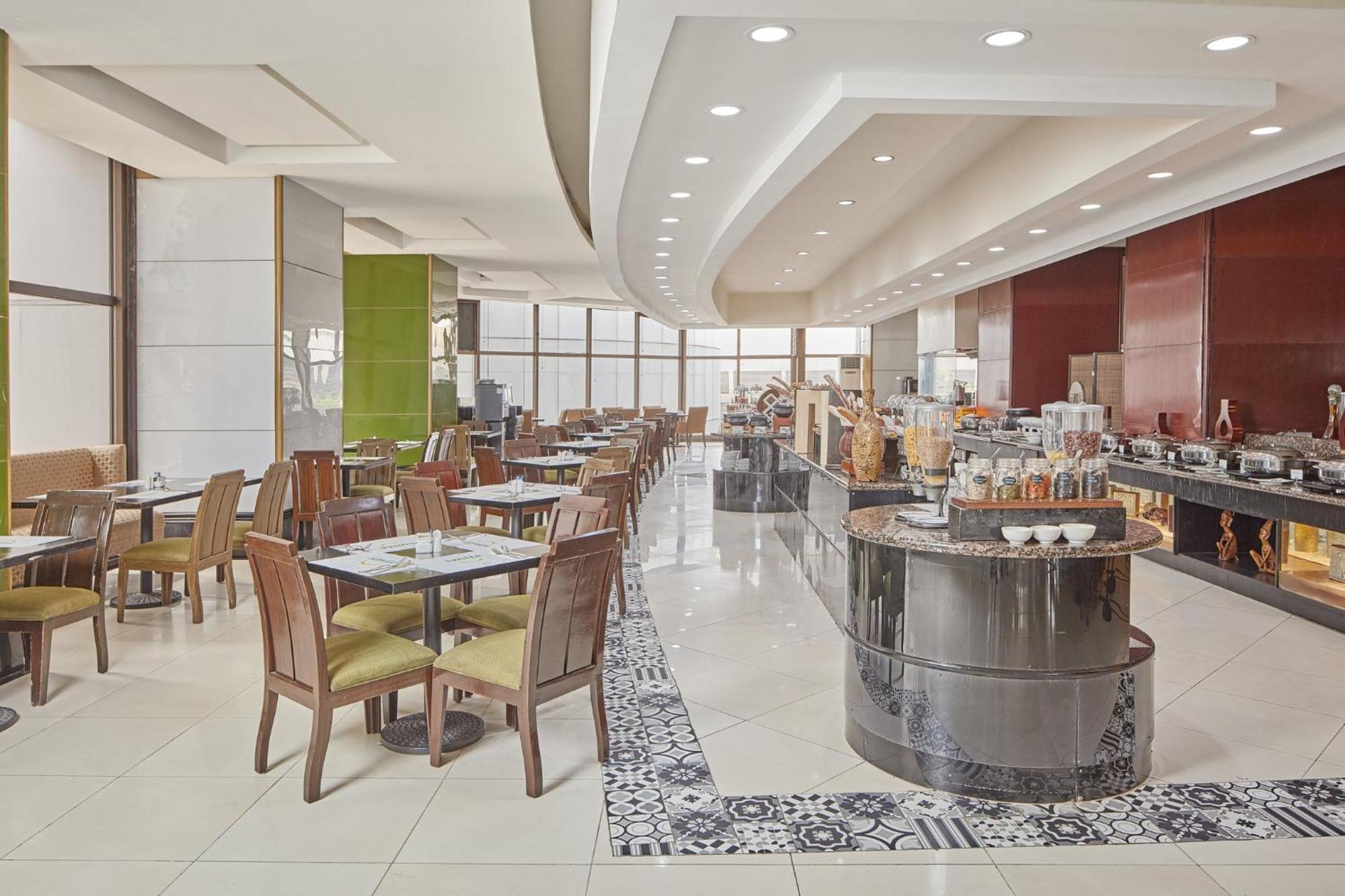 Holiday Inn & Suites Manila Galleria By Ihg Pasig City Экстерьер фото