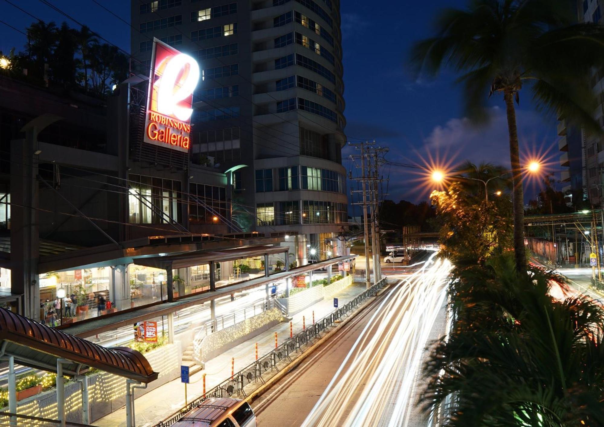 Holiday Inn & Suites Manila Galleria By Ihg Pasig City Экстерьер фото