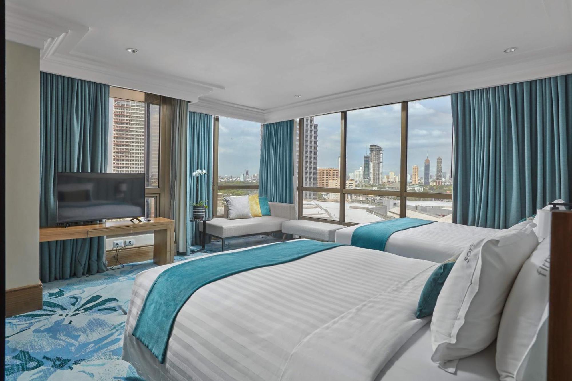Holiday Inn & Suites Manila Galleria By Ihg Pasig City Экстерьер фото