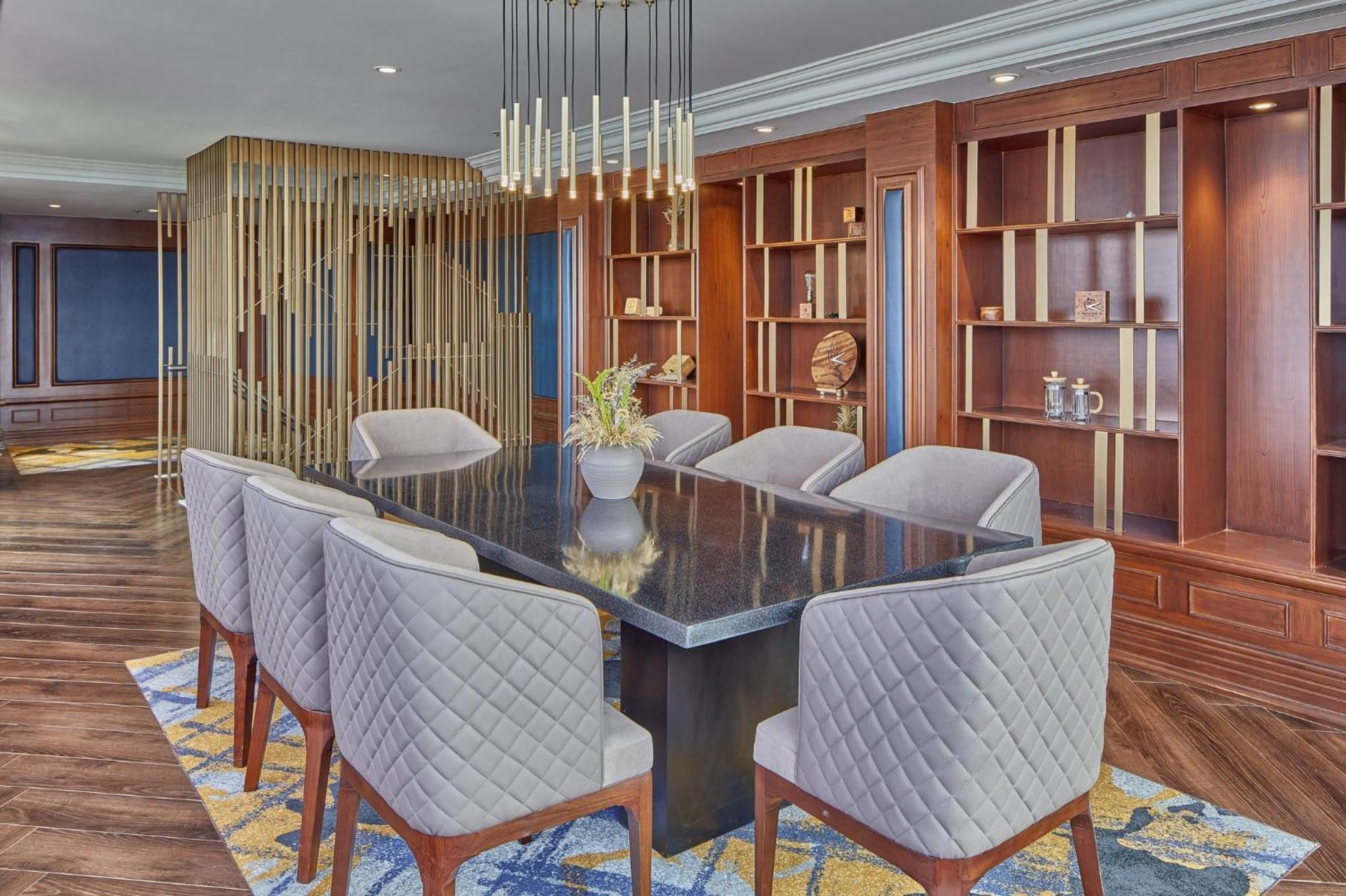 Holiday Inn & Suites Manila Galleria By Ihg Pasig City Экстерьер фото