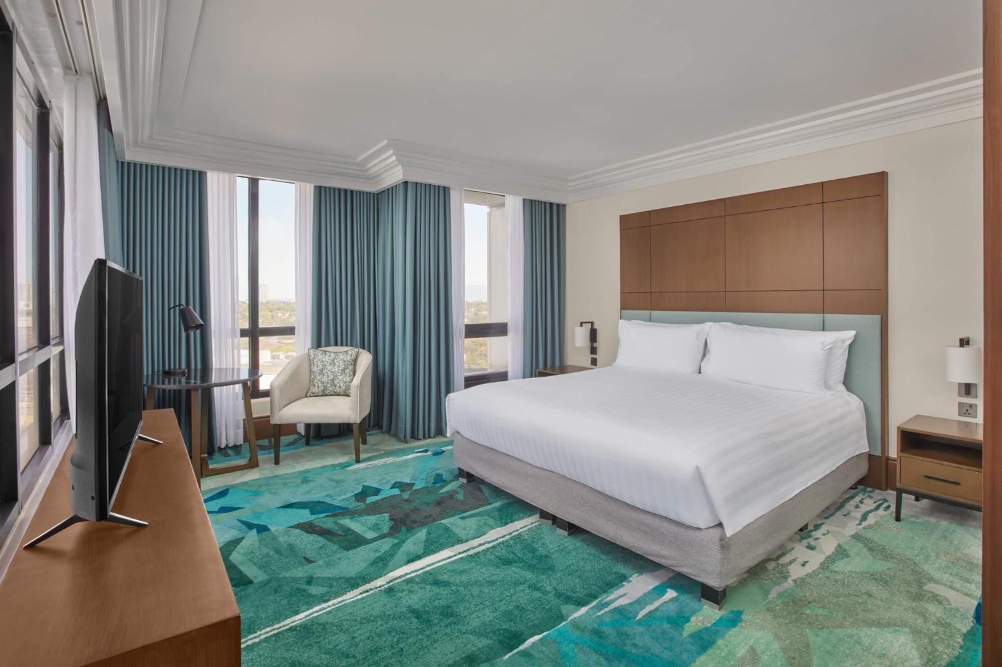 Holiday Inn & Suites Manila Galleria By Ihg Pasig City Экстерьер фото