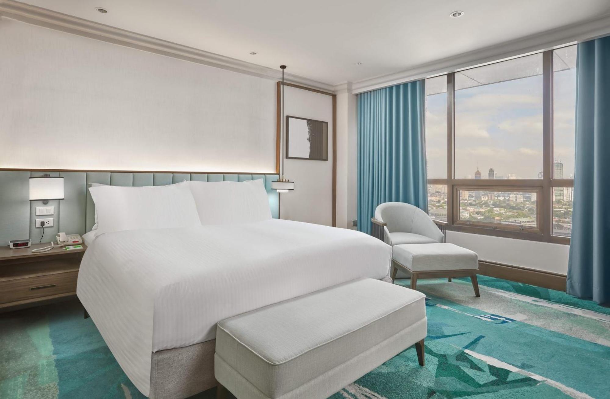 Holiday Inn & Suites Manila Galleria By Ihg Pasig City Экстерьер фото
