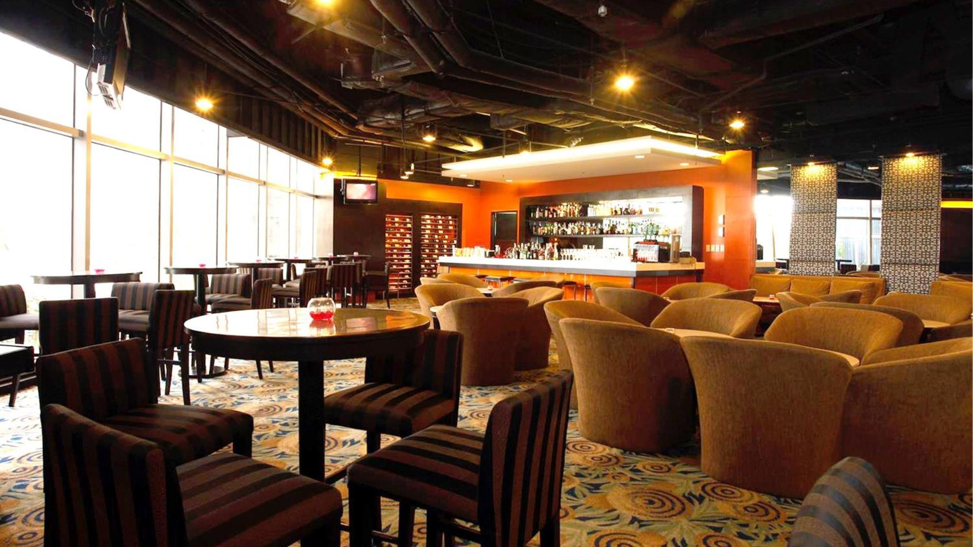 Holiday Inn & Suites Manila Galleria By Ihg Pasig City Экстерьер фото
